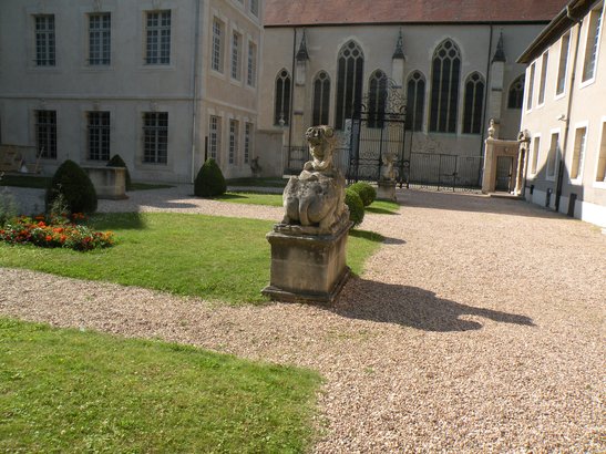  l'Eglise des Cordeliers, vue depuis la cour du musée Lorrain